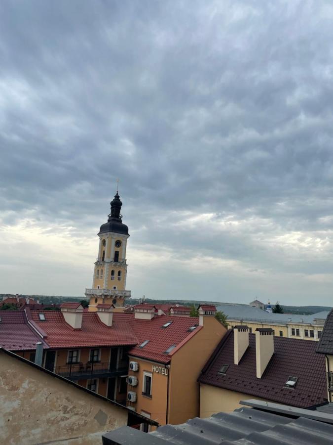 «Гори́Ще На Площі Польський Ринок» Apartment คาเมียเนตส์-โปดิลสกี ภายนอก รูปภาพ